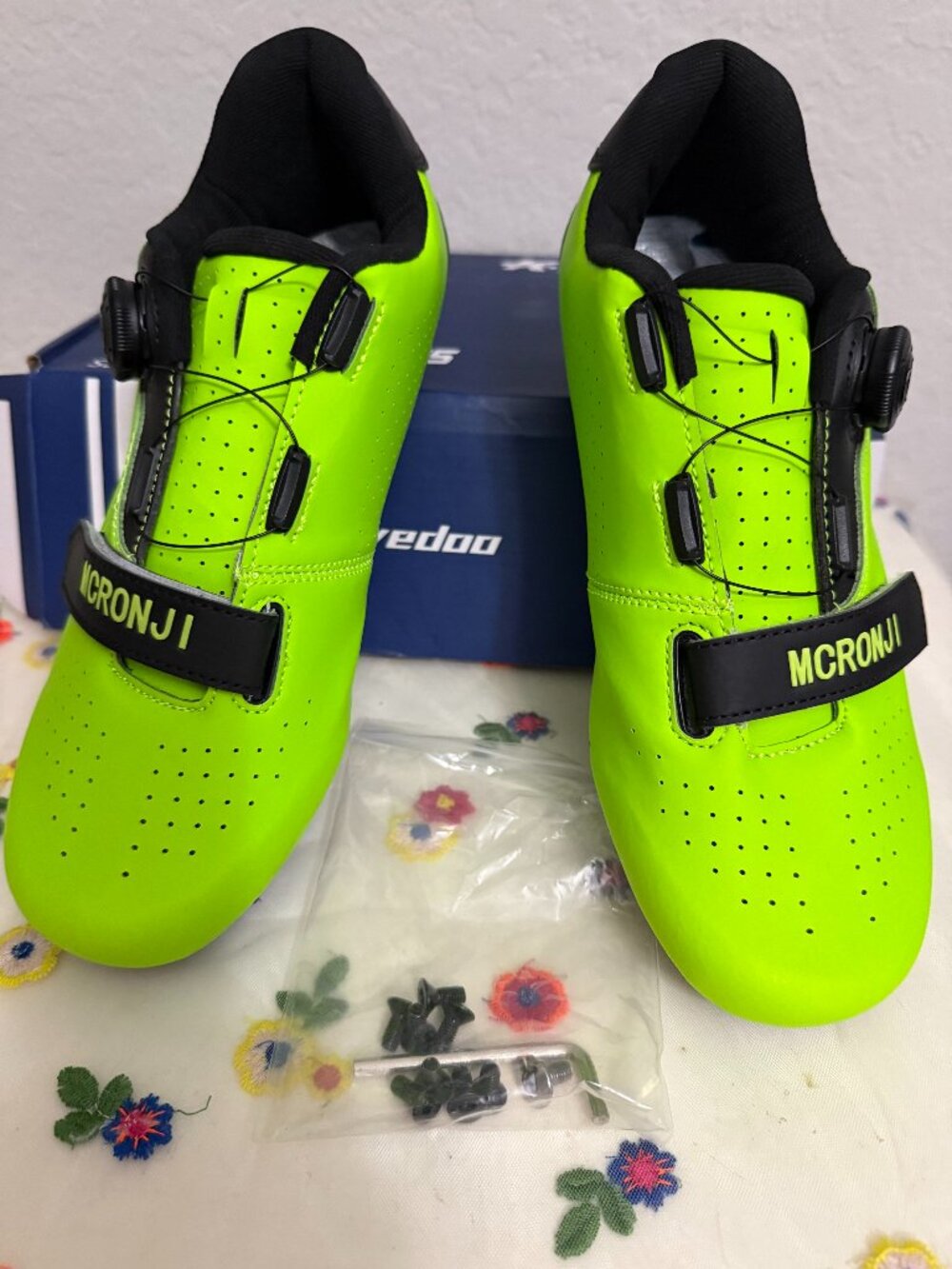 Kyedoo Neon Green Road Cycling Shoes with Cleats